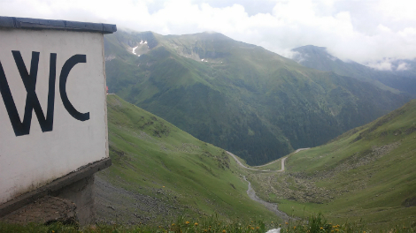 The-toilet-with-the-best-view-transfagaran-romania-inside-post